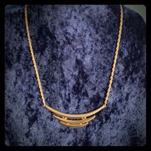 Lovely vintage Trifari necklace – gold tone!